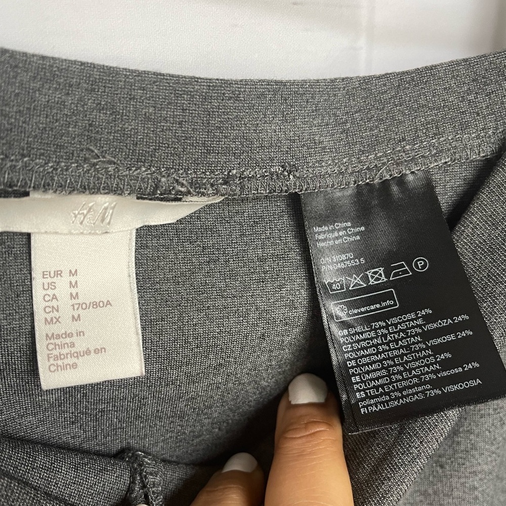 H&M Midi Skirt w/ Front Split - Sz M - Picture 4 of 5
